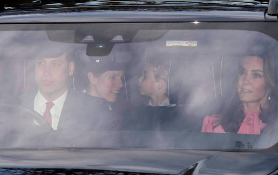 Al evento también arribaron los duques de Cambridge, Kate Middleton y el príncipe William, junto a dos de sus retoños, George y Charlotte. No es seguro si el pequeño Louis también estuvo presente con sus padres en el almuerzo.<br/>