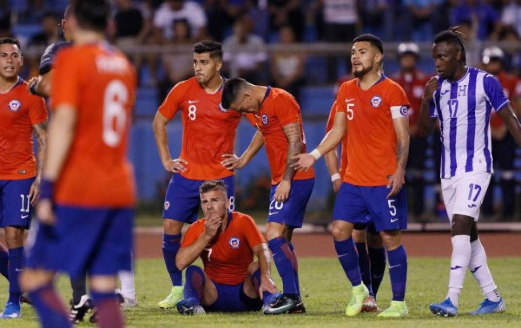 La selección de Chile fue derrotada 2-1 a manos de Honduras en el estadio Olímpico por lo que a nivel mundial la prensa reaccionó con sorpresa. Por su parte los chilenos han quedado molestos y preocupados por el accionar de su equipo.