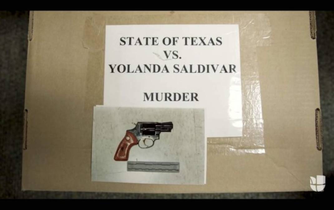 'El disparo solamente lo vio un testigo, que fue Yolanda Saldívar' expresó Valdez.<br/><br/>Yolanda uso un revólver Taurus modelo 85 que compró por 232 dólares y 13 centavos en la tienda ‘A Place To Shoot’, en San Antonio, el 13 de marzo de 1995 y cuyo gatillo apretó para dispararle por la espalda a la artista y empresaria que le había confiado la contabilidad de sus dos tiendas Selena Etc.<br/><br/>