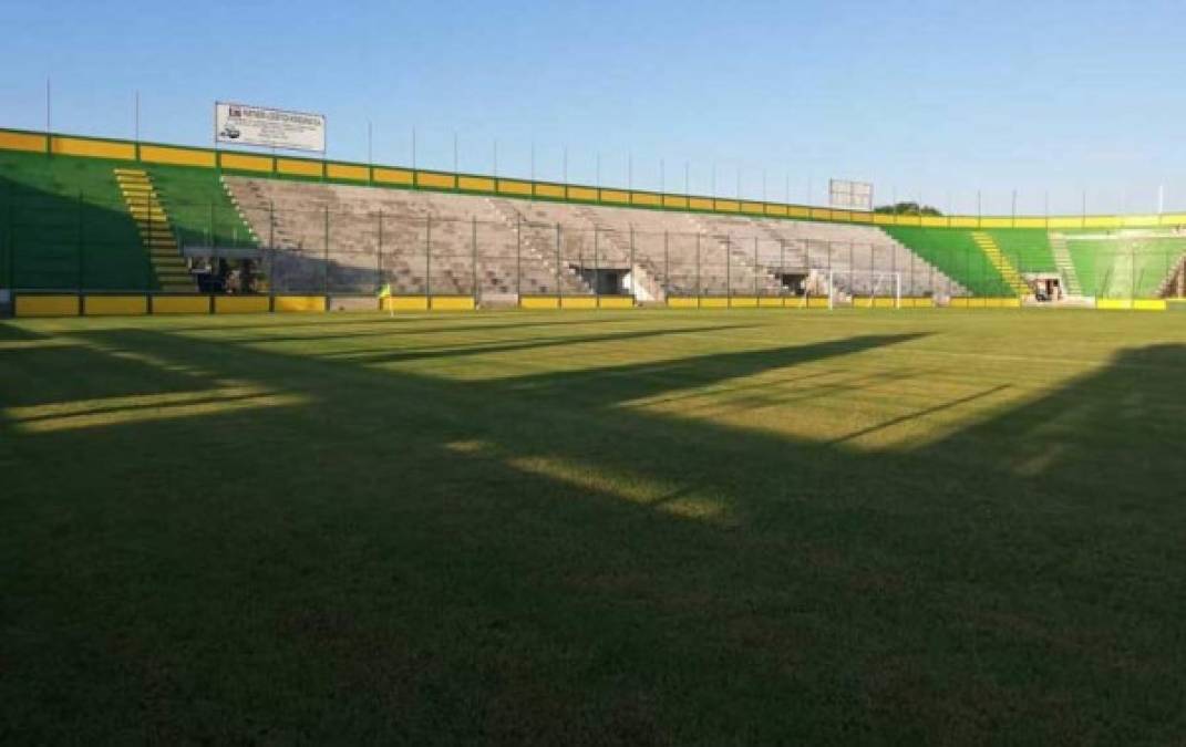 El estadio del Parrillas One cuenta con pasto natural Bermuda, traída desde los Estados Unidos. De esta manera tendrá un espectacular césped.