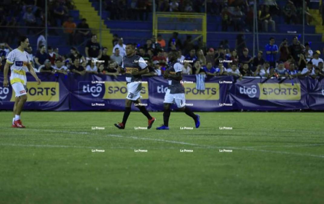 El veterano delantero Tyson Núñez anotó el primer gol de las Leyendas de Honduras. El catracho de 46 años de edad venció al brasileño Julio César.