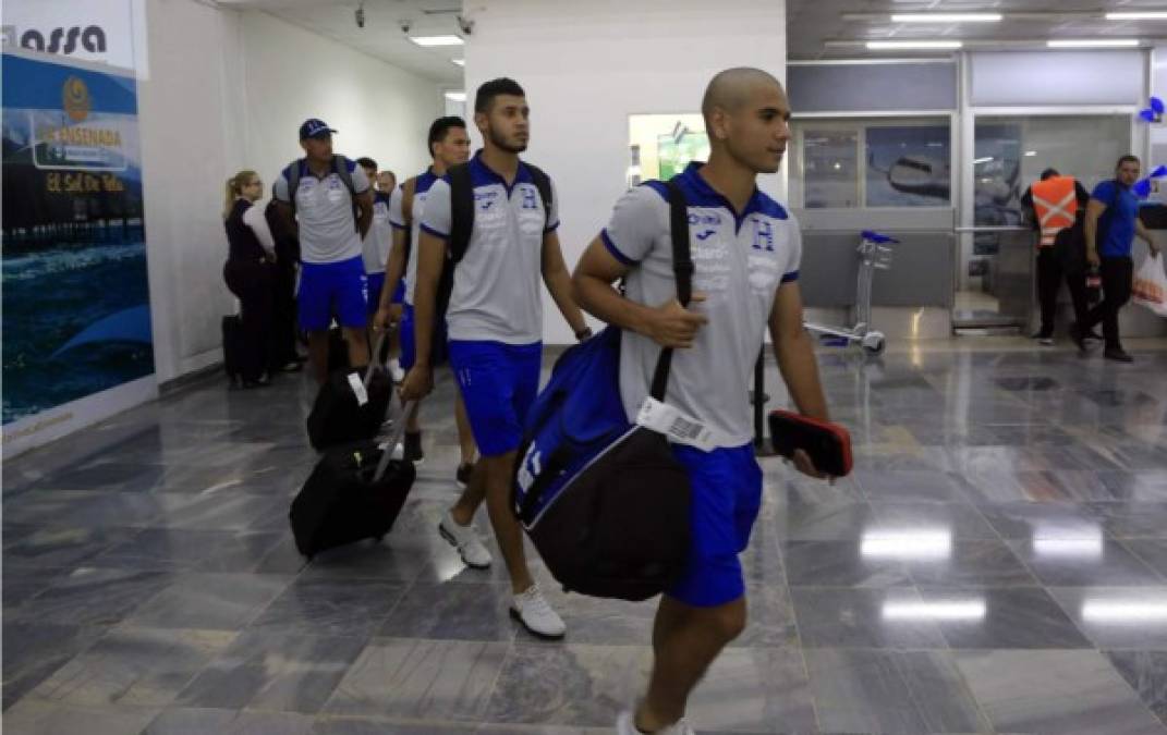 Los seleccionados hondureños llegando al aeropuerto Ramón Villeda Morales de San Pedro Sula.