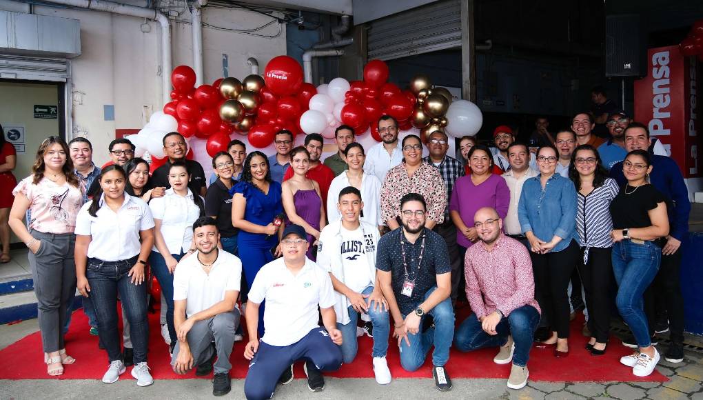 Diario La Prensa celebra su 59 aniversario de informar con objetividad y servir al pueblo hondureño, siendo garante de la democracia en Honduras. Y en este festejo, directivos y colaboradores se unieron para dar gracias a Dios por sus bendiciones y por permitirles seguir trabajando en pro del país. Música, fraternidad y bocadillos complementaron la celebración de la familia del diario líder a nivel nacional. 