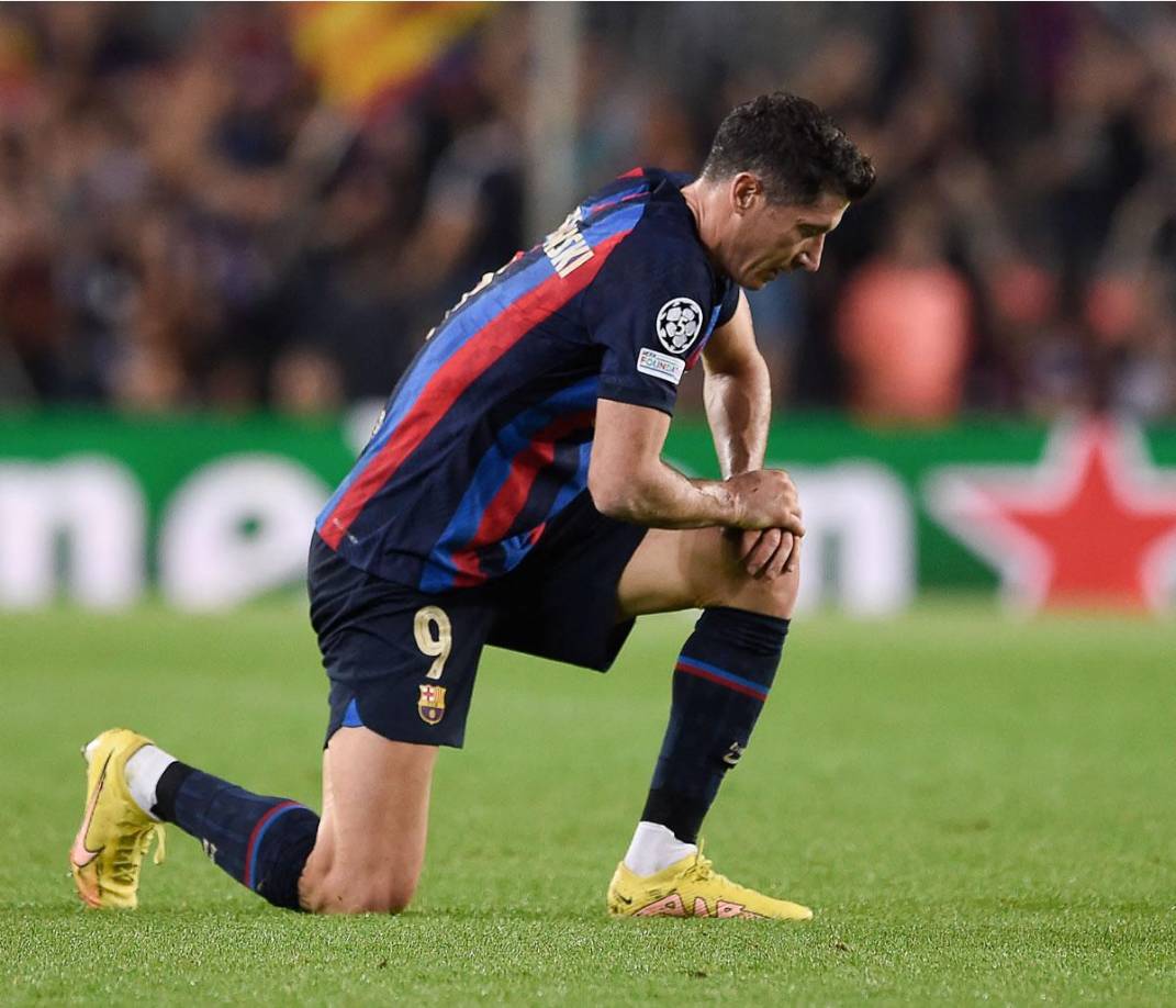 Robert Lewandowski se fue en blanco contra su exequipo el Bayern Múnich y sufrió la dura derrota en casa.