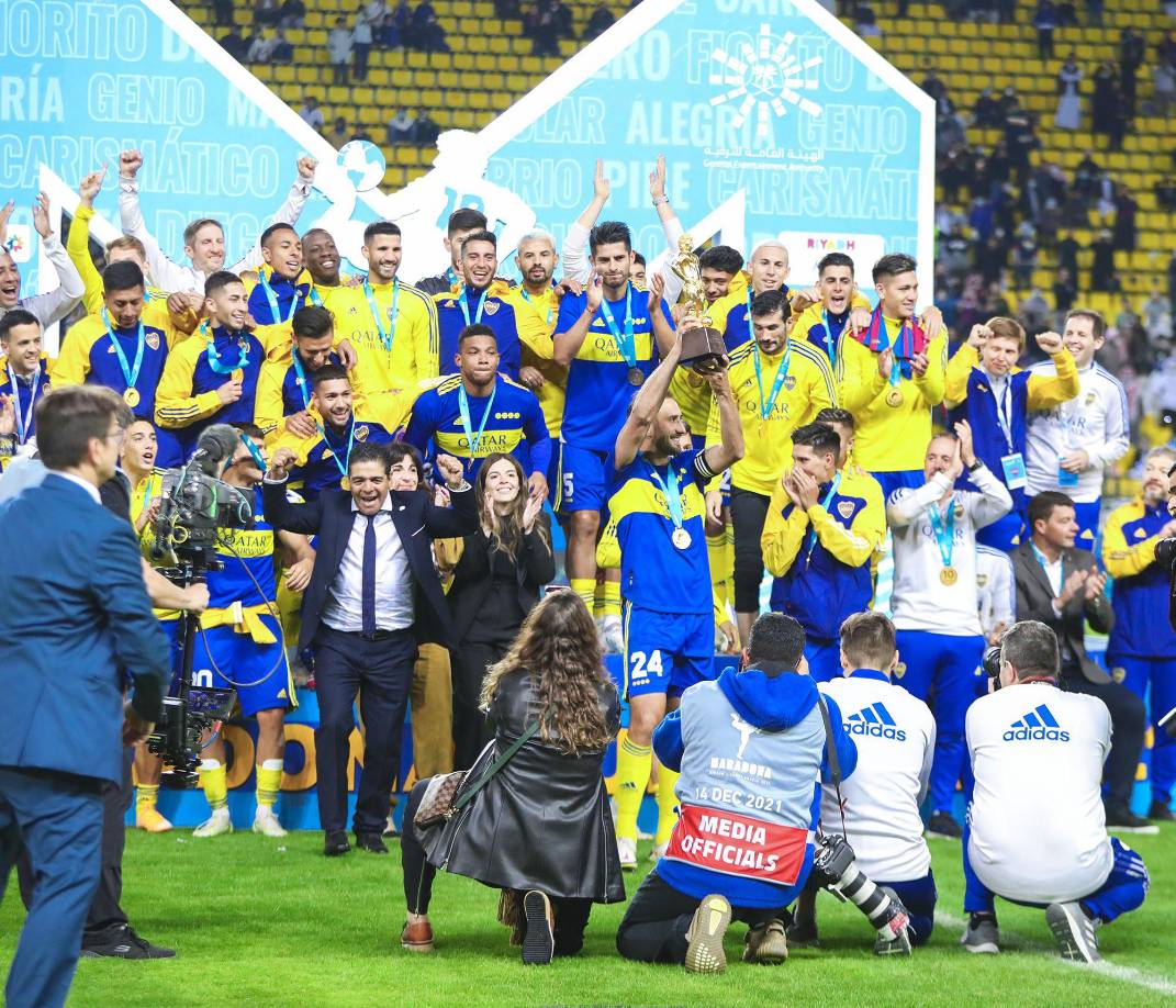 Los jugadores de Boca Juniors celebrando la conquista de la Copa Maradona.