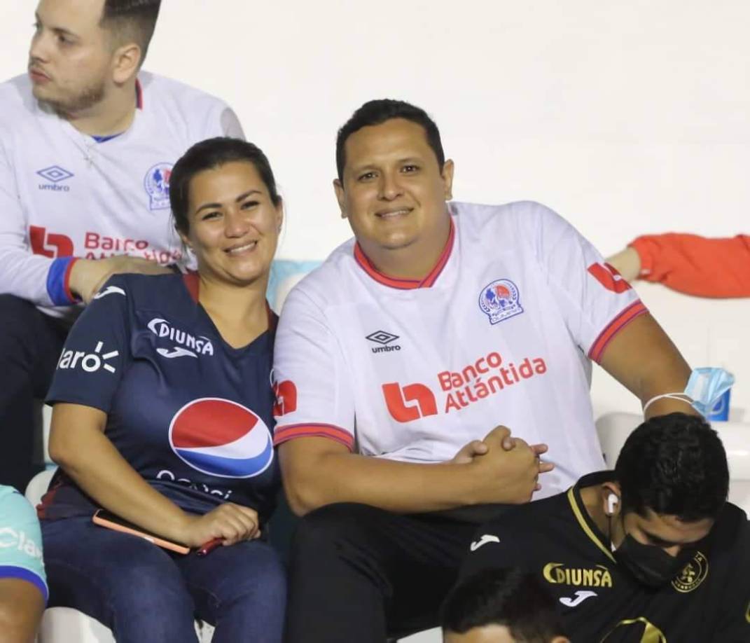 Bellas chicas y la Ultra Fiel: el ambientazo en la semifinal de vuelta Olimpia-Motagua en el Nacional