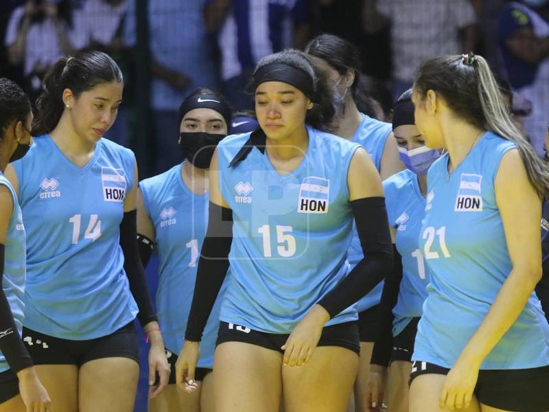 Las jóvenes hondureñas no pudieron evitar las lágrimas tras dejar escapar la medalla de plata.
