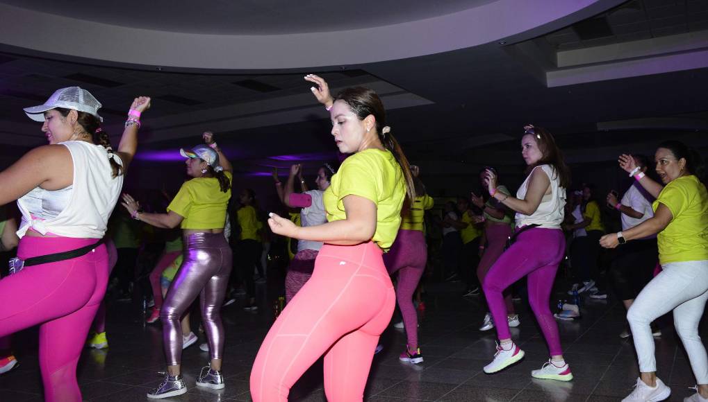 Por décima ocasión se ha llevado a cabo el Zumbathon Pink Dance4life 2023, un evento que se realiza con la misión de recaudar fondos para el tratamiento de pacientes con cáncer de mama que son atendidas por Fundación Cepudo, a través de su programa Listones de Amor, el cual preside Jacqueline Babún. Centenares de personas llegaron desde temprano para bailar al ritmo de diferentes géneros musicales, bajo la dirección de artistas internacionales como Adriano Sosa, Jeimy Bueno y Adrián Porras. 