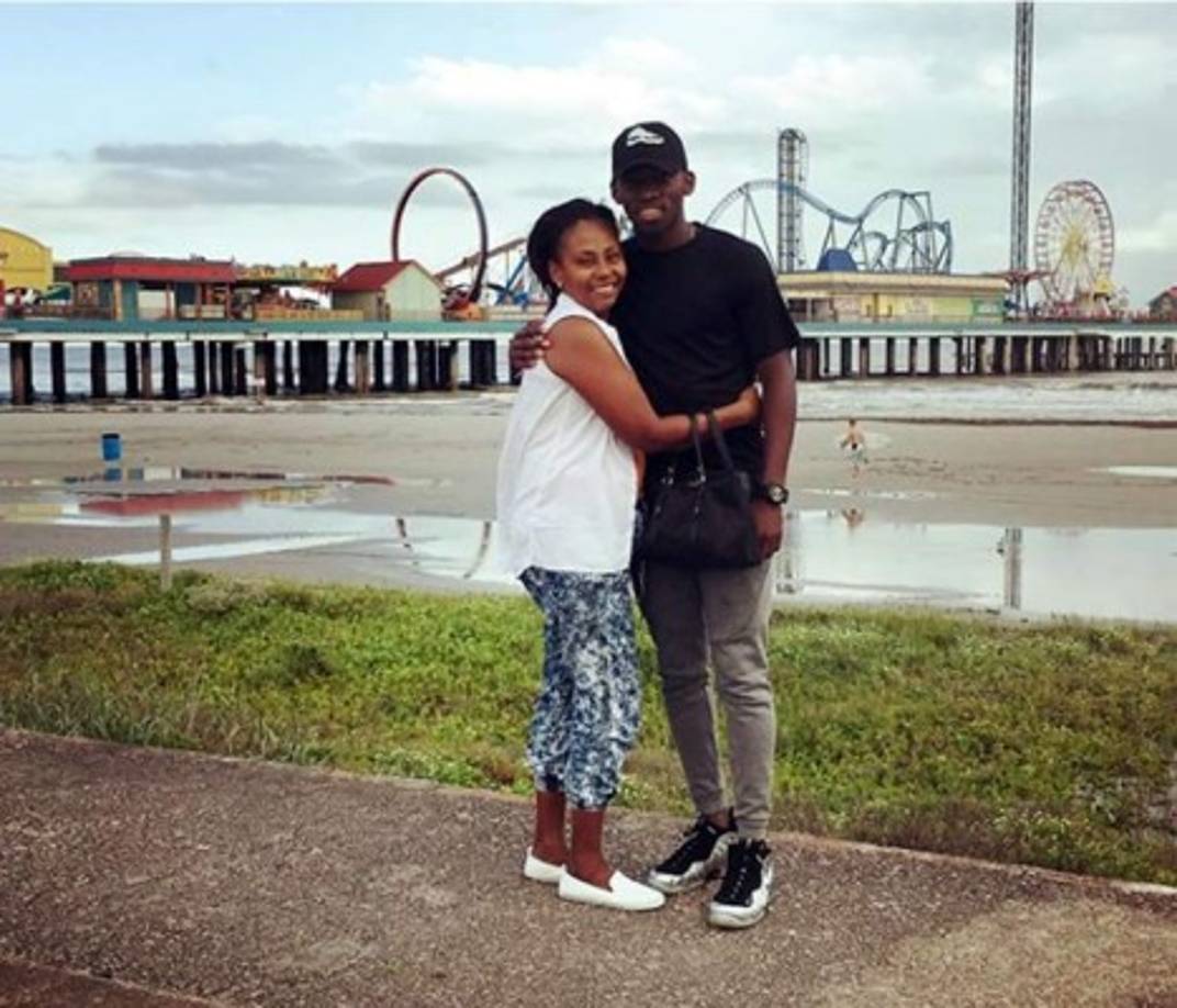 Alberth Elis - El jugador catracho presume en redes sociales la buena relación con su familia, quien viaja constantemente a Houston para visitarlo, en especial su mamá, Johani Martínez.