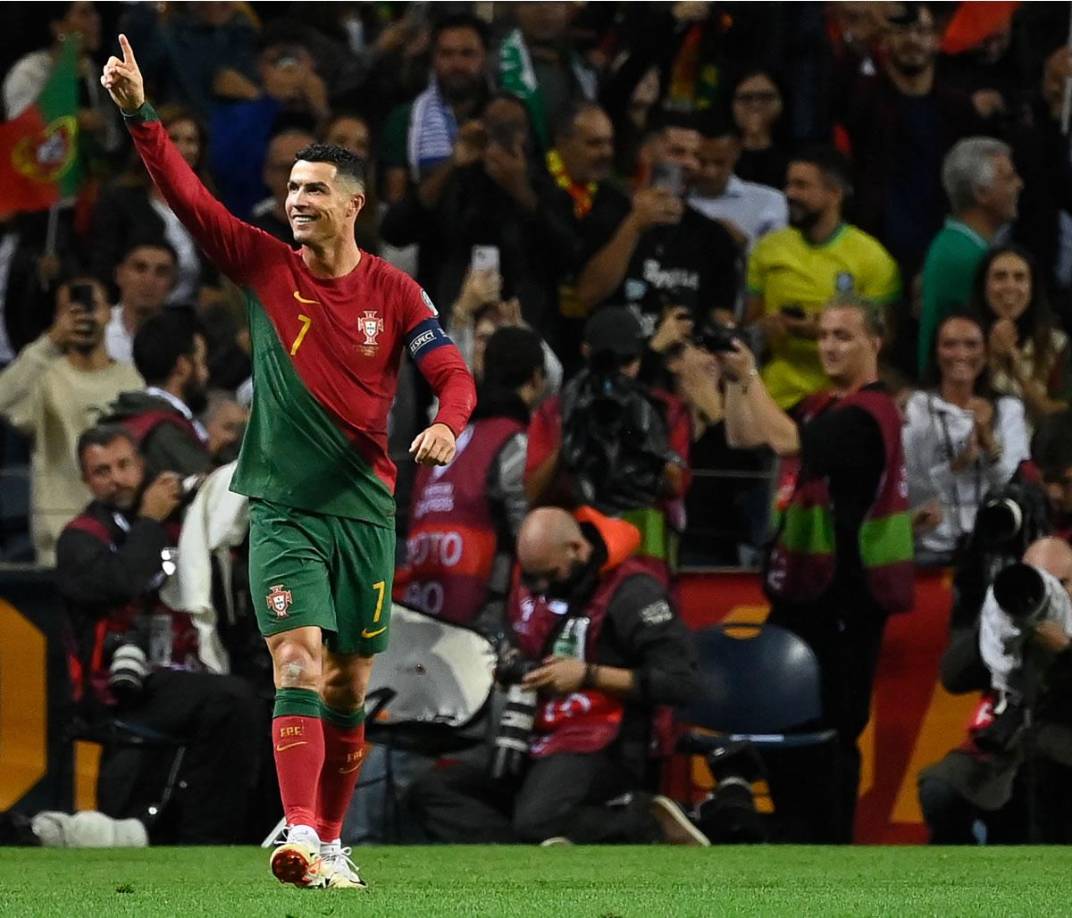 Como no podía ser de otra forma, Cristiano Ronaldo dedicó sus goles a sus familiares que estaban en el palco del estadio del Porto.
