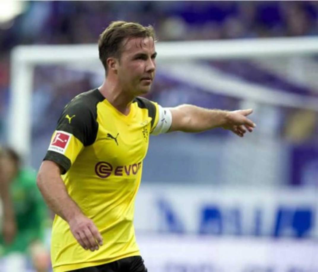 El Arsenal está interesado en la estrella del Borussia Dortmund, Mario Gotze, según Bild. El contrato del internacional germano expira en el verano de 2020 y el club inglés podría aprovechar para rebajar un tanto lo que se pudiera pedir el conjunto alemán.