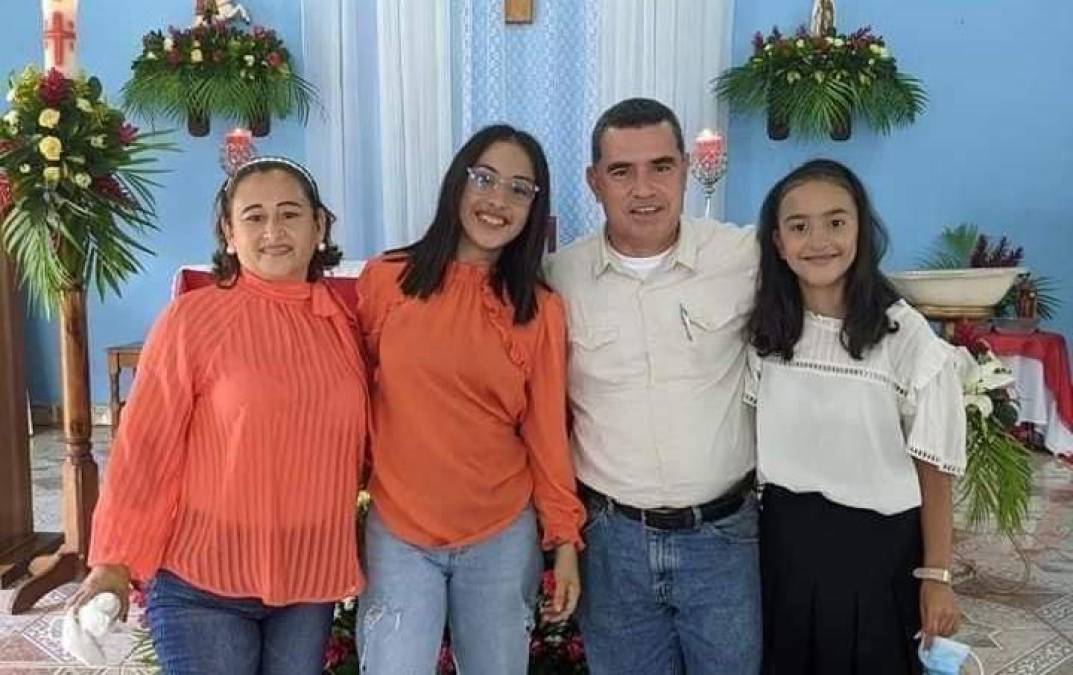 Se trata del profesor Raúl Discua Donaire, su esposa Elsa Suyapa Cardona (45) y sus dos hijas: Estefany Mariela Discua Cardona (15) y Magaly Mariela Discua Cardona (13). 