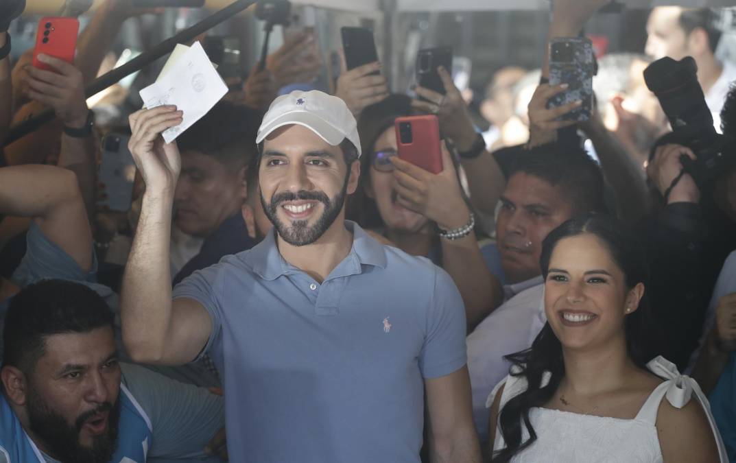 El jueves, el Tribunal Supremo Electoral (TSE) de El Salvador declaró a Nayib Bukele, del partido oficialista Nuevas Ideas (NI), como ganador de los comicios presidenciales del pasado 4 de febrero al oficializar los resultados del escrutinio final, que le dieron al actual mandatario un 82.66 % de respaldo electoral.