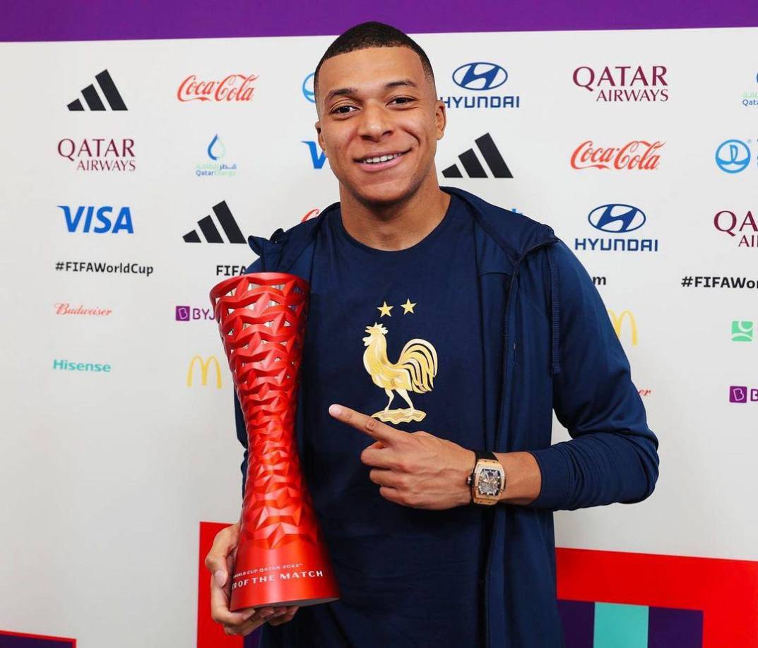El contrato de Mbappé finaliza en junio del 2024, pero tiene una cláusula que podría activar para extenderlo hasta 2025. El club pretende aceptar todas las condiciones para que pueda quedarse mucho tiempo más.