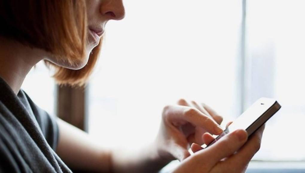 Crearán accesorio para analizar sangre con teléfonos móviles