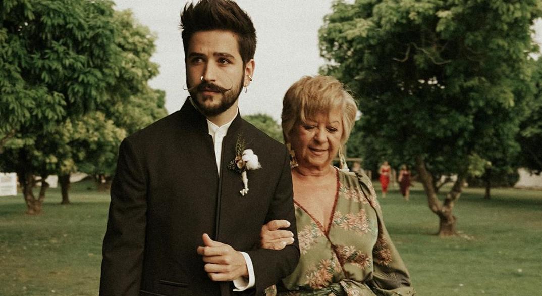 Camilo usó su primer sueldo como cantante para darle un impresionante regalo a su mamá