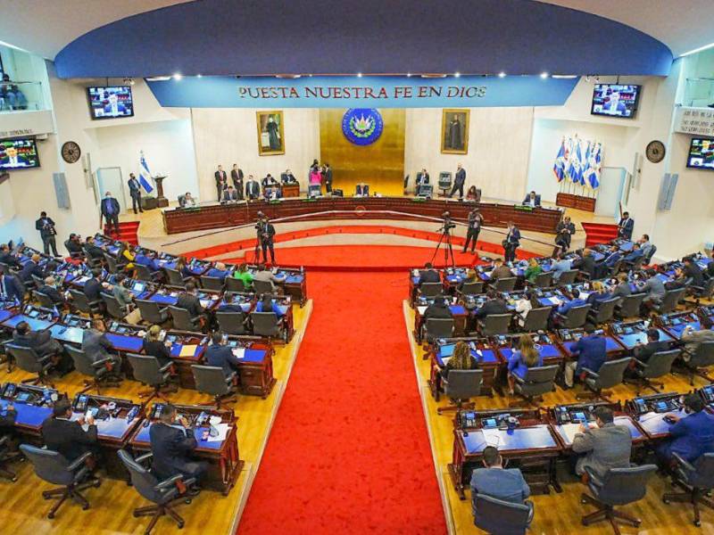 El Congreso de El Salvador aprobó una serie de leyes y reformas en respaldo a la guerra contra las pandillas de Bukele.