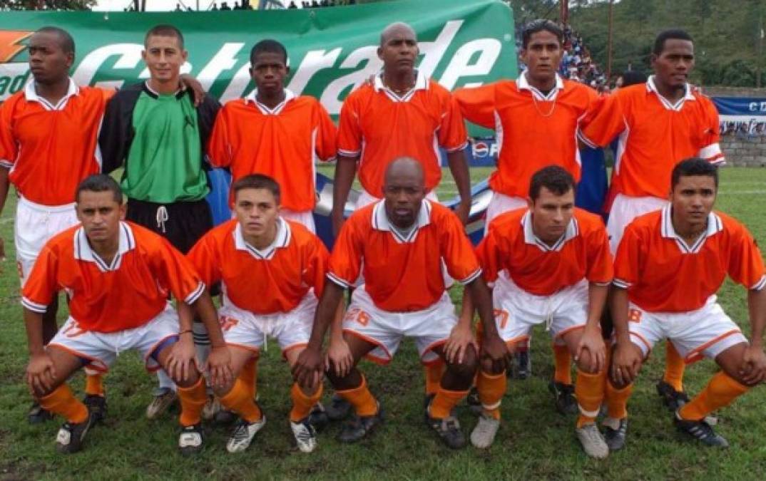 Real Patepluma: Club hondureño que en el 2004 descendió y posteriormente desapreció. En este equipo debutó Boniek García.