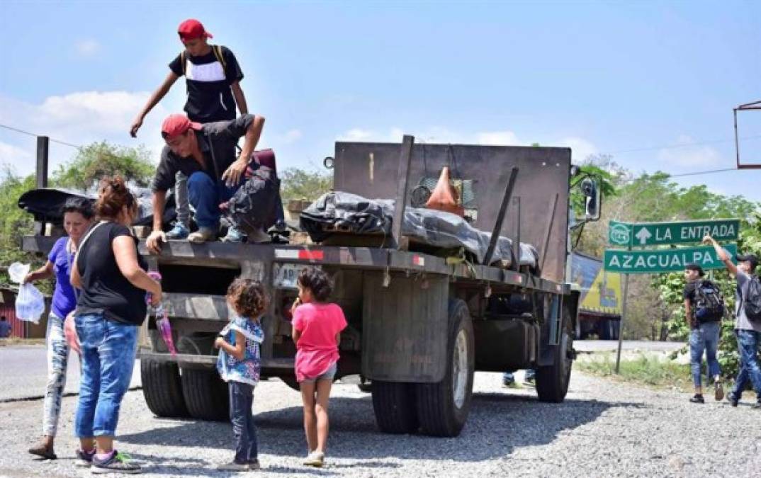 Otro grupo de migrantes hondureños inicia éxodo hacia EEUU