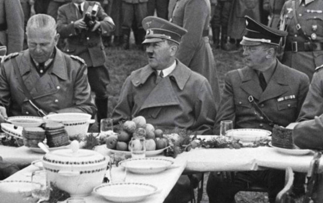 Hitler era un vegetariano consumado.Aparte de eso,era un paranoico, contrataba a mujeres para que probaran su comida antes que él, pues temía ser envenenado. Foto:Guioteca.