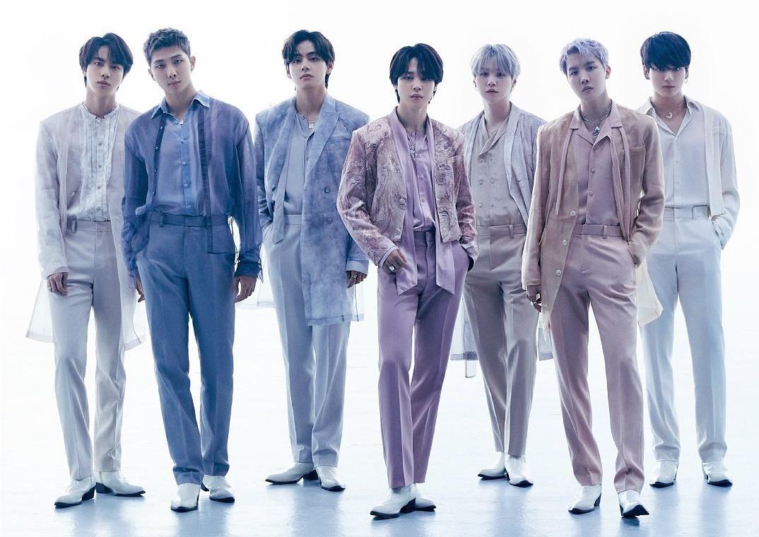 BTS tiñe de morado Seúl para celebrar sus diez años de vida