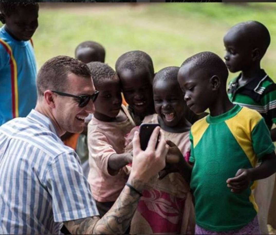 Stocklein hacía viajes humanitarios para plantar y mantener iglesias al rededor del mundo.