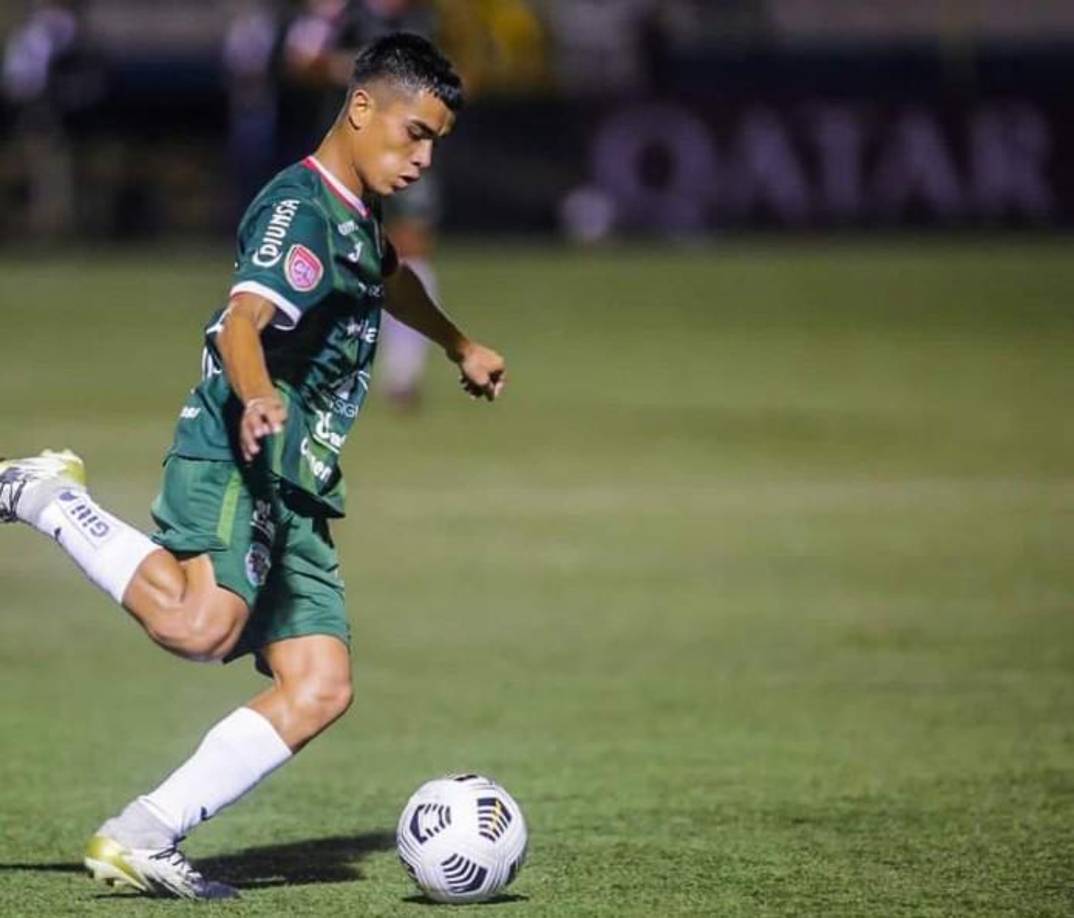 Isaac Castillo: multifuncional, dinámica y en ascenso, el juvenil de Marathón, formado en ese club, se apunta para ser titular.