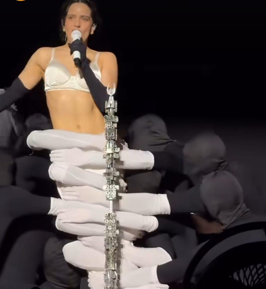 Rosalía deslumbra en Lyon con el arranque de su gira ‘Lux’