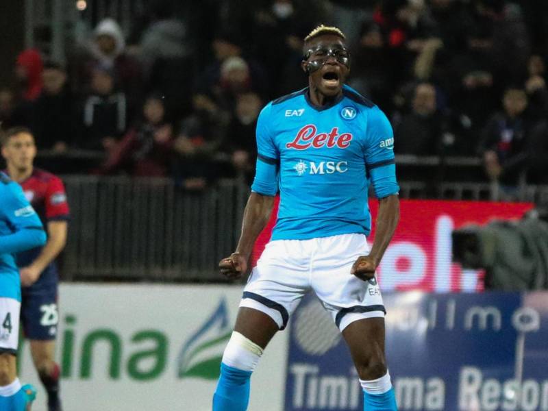 El nigeriano Osimhen evitó la derrota del Napoli en el campo del Cagliari.