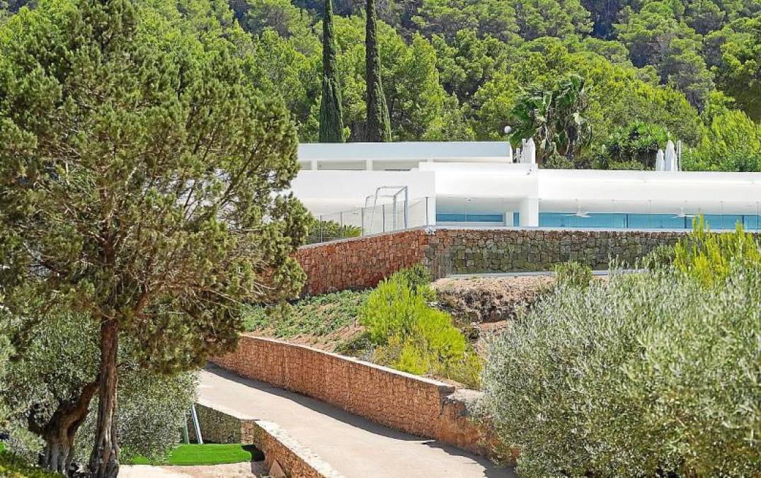 En información que brinda el Periódico de Ibiza, la mansión comprada por Lionel Messi no tiene licencia de final de obra ni cédula de habitabilidad.
