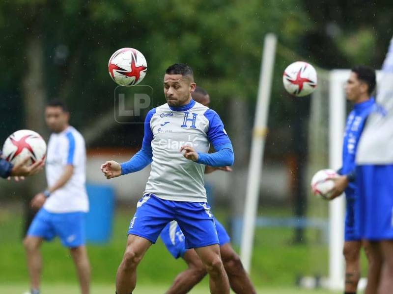 Omar Elvir en el entrenamiento de la selección hondureña.