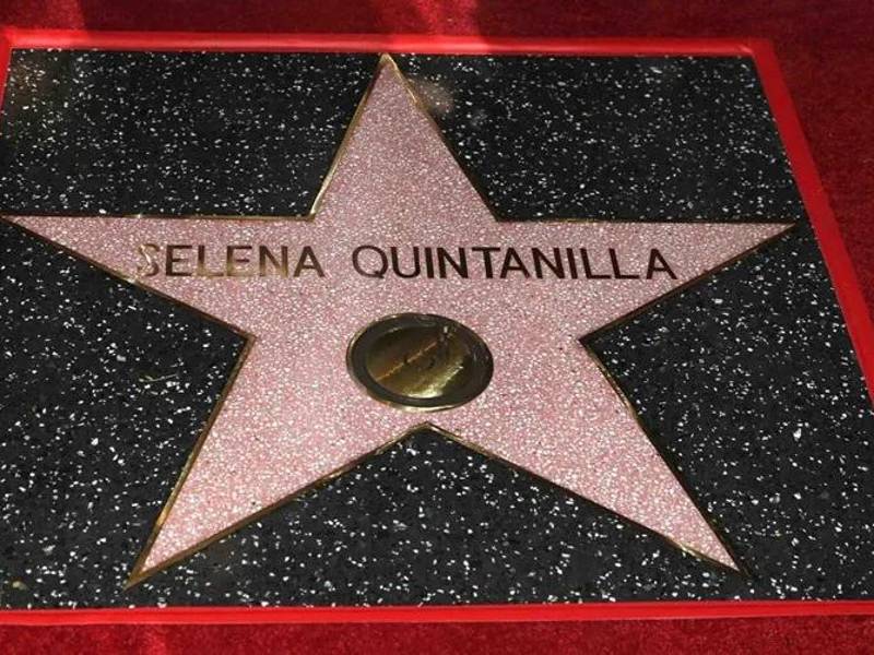 Fotografía de la estrella de la fallecida cantante estadounidense-mexicana Selena Quintanilla en el Paseo de la Fama de Hollywood.