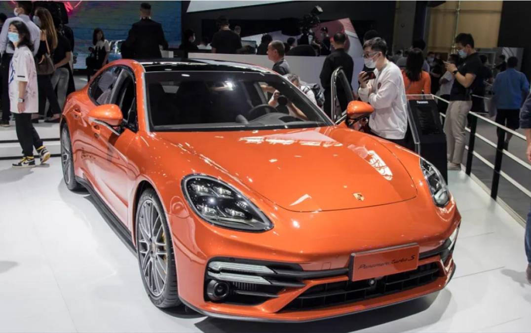 El crack brasileño pidió además un Porsche Panamera Turbo, que tendría un precio de 221.855 de euros.