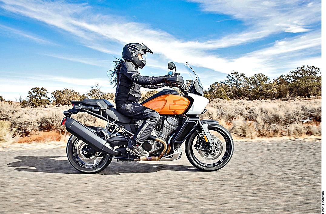 La motocicleta mantiene el diseño vintage y las impresionantes prestaciones de los demás modelos de la marca.