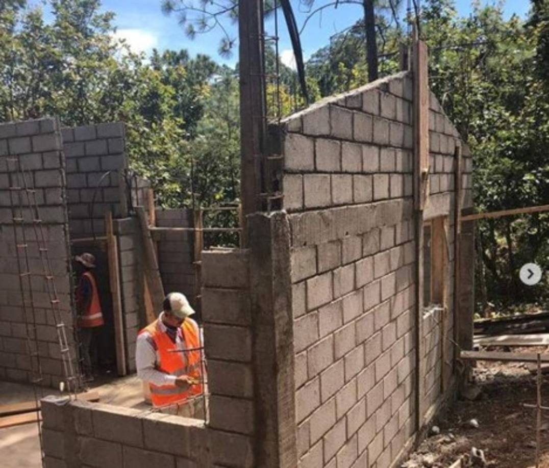 En menos de tres meses fue avanzando la construcción de la casa, era algo increíble, lo que por años sufrieron estos niños debido a las carencias quedaba atrás.
