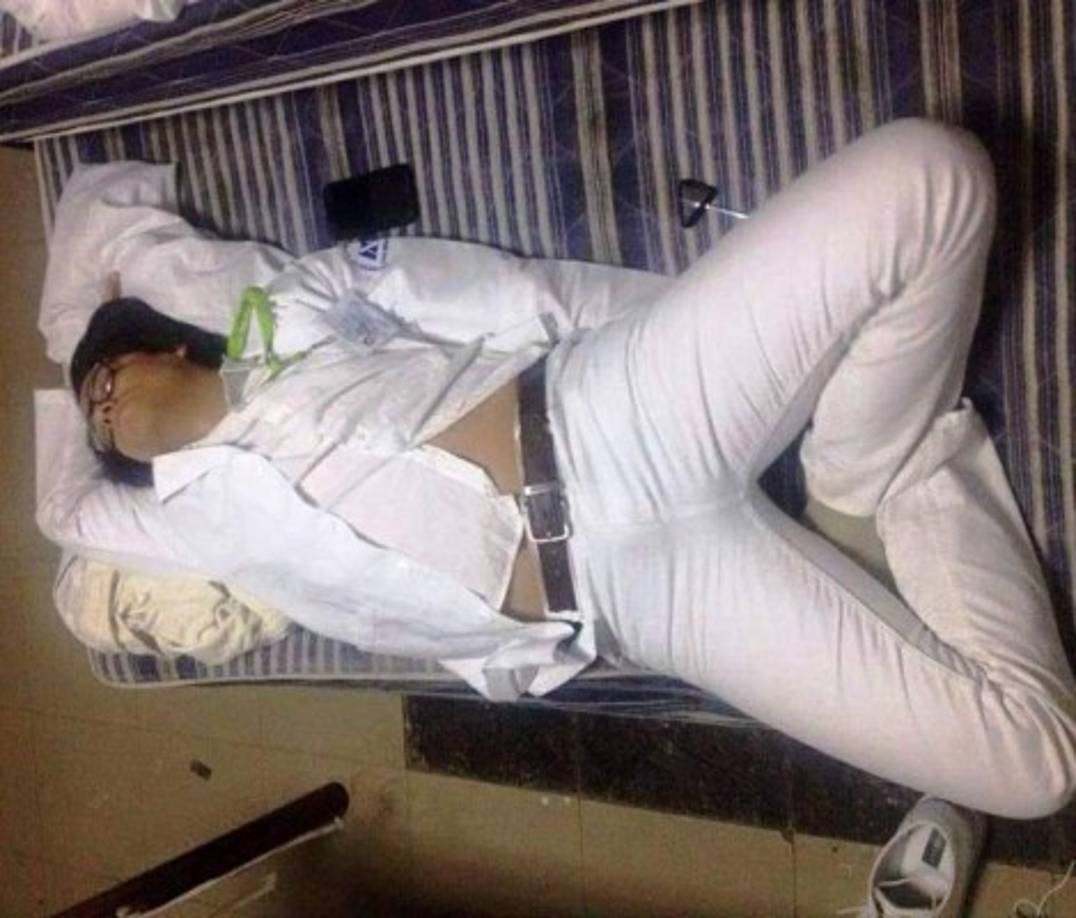 Esta es la foto de un estudiante que causó un enorme revuelo en las redes sociales.