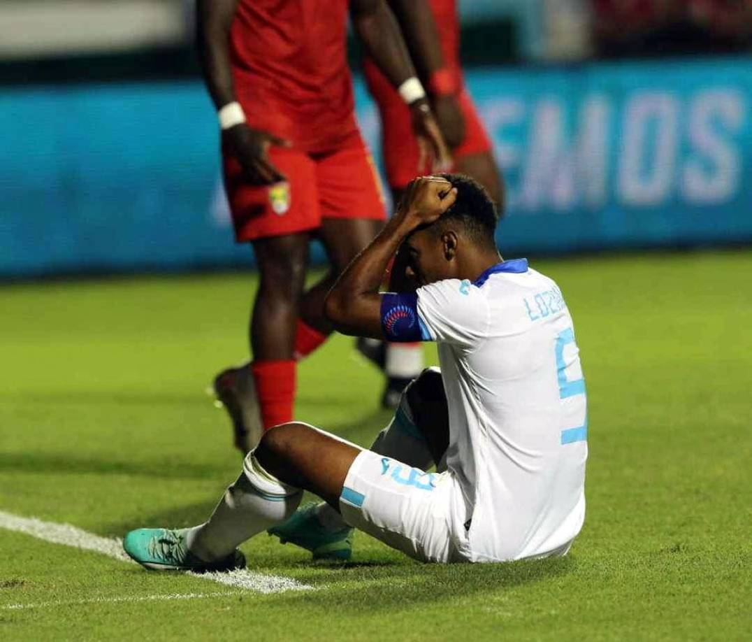 El ‘Choco’ Lozano se llevaba las manos a la cabeza tras fallar una ocasión frente a la portería granadina.