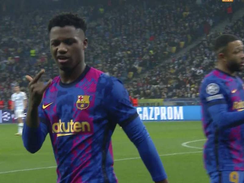 Ansu Fati es el jugador que ha heredado el dorsal 10 que dejó Messi en el FC Barcelona.