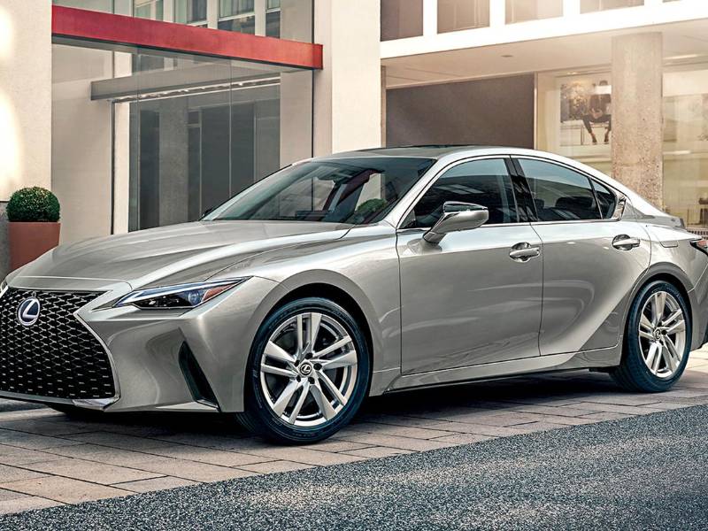 El nuevo Lexus, que alcanza una potencia de 241 HP, agrega dos zonas de climatización y sistema de audio Pioneer.