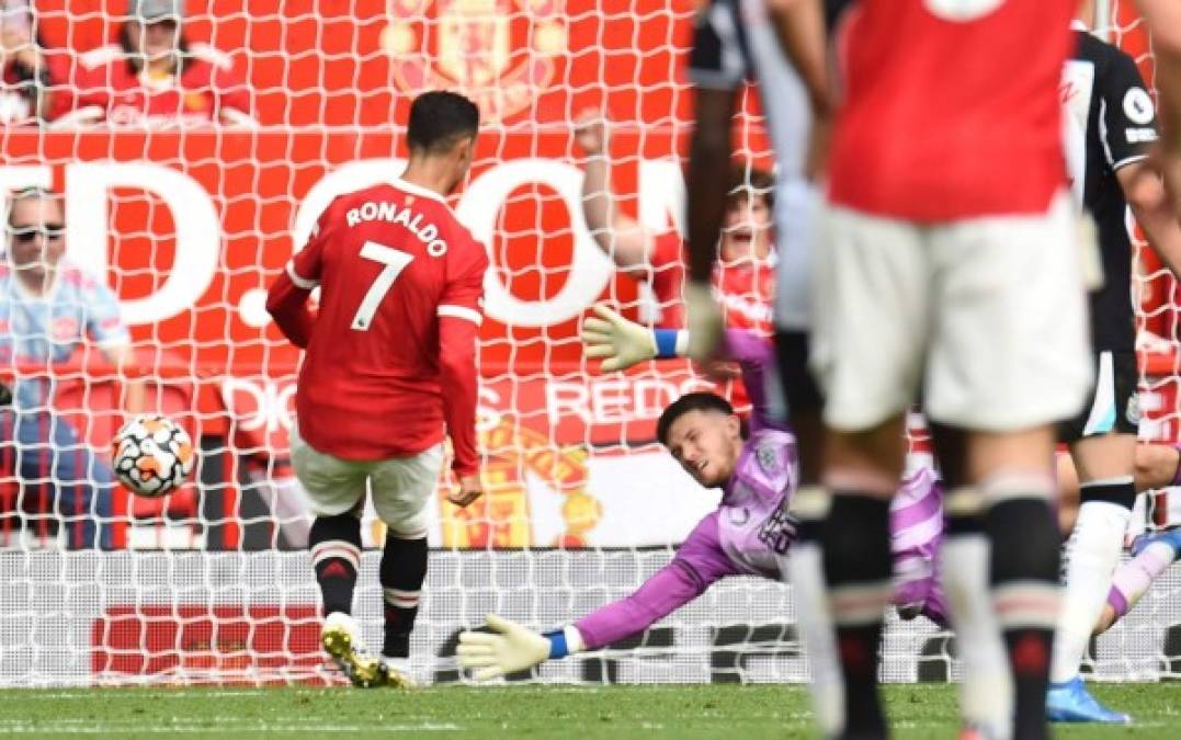 En el descuento de la primera parte cuando se jugaban 47 minutos, Ronaldo aprovechó un rechace corto del arquero Freddie Woodman a disparo de Mason Greenwood para poner a los Diablos Rojos por delante en el marcador.