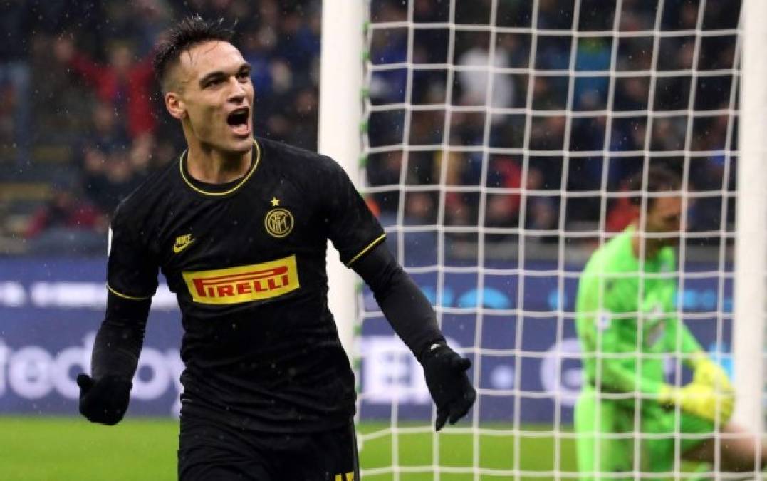 El Real Madrid está intentando 'robarle' al Barcelona el fichaje del delantero argentino Lautaro Martínez, del Inter de Milán, y parece que estaría presionando para que el equipo italiano no llegue a un acuerdo con el club azulgrana. La oferta merengue podría ser superior a la catalana pero parece que aún no pueden lanzarla hasta que no se desprendan de jugadores como Luka Jovic o Gareth Bale, lo que está claro es que Lautaro Martínez interesa en el Santiago Bernabéu y parece que van a luchar por él.