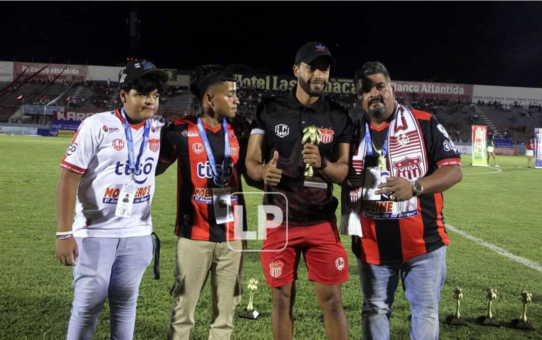 El defensa Nelson Muñóz fue seleccionado por sus compañeros como el “Mejor Compañero del club” por su capacidad de convivencia con todo el plantel. 