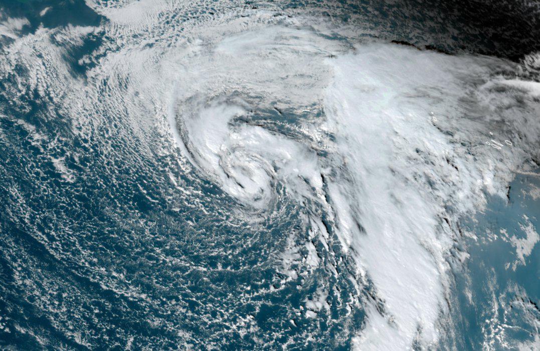 La tormenta subtropical Wanda continúa en medio del Atlántico