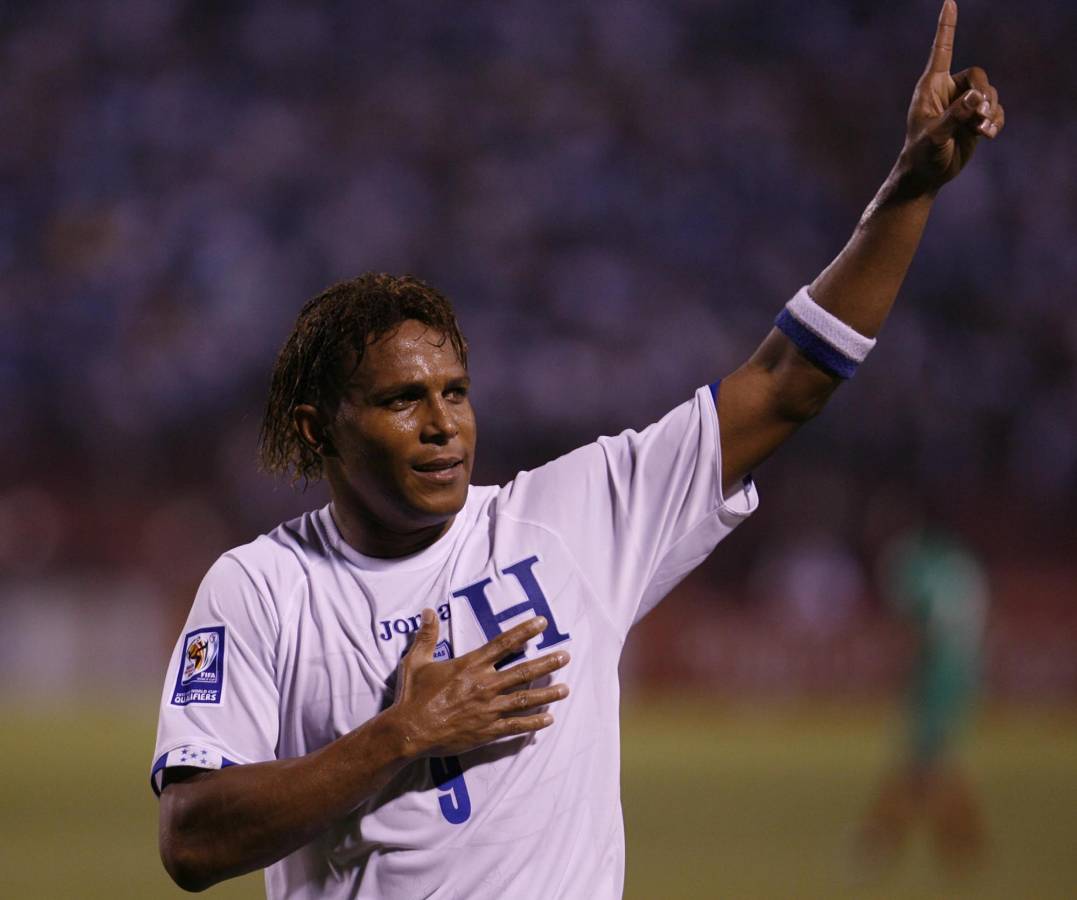 Carlos Pavón anotó 57 goles en 101 partidos con la Selección Nacional de Honduras.