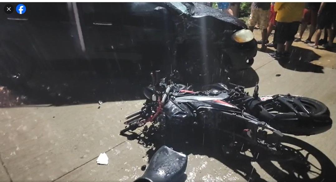 Joven motociclista muere en accidente; carro hizo giro no permitido