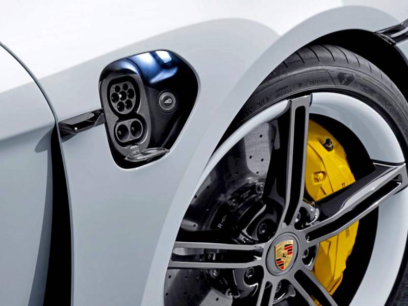 Actualmente se pueden encontrar los enchufes Tipo 2 y CCS,que protegen tanto las tomas como los autos.