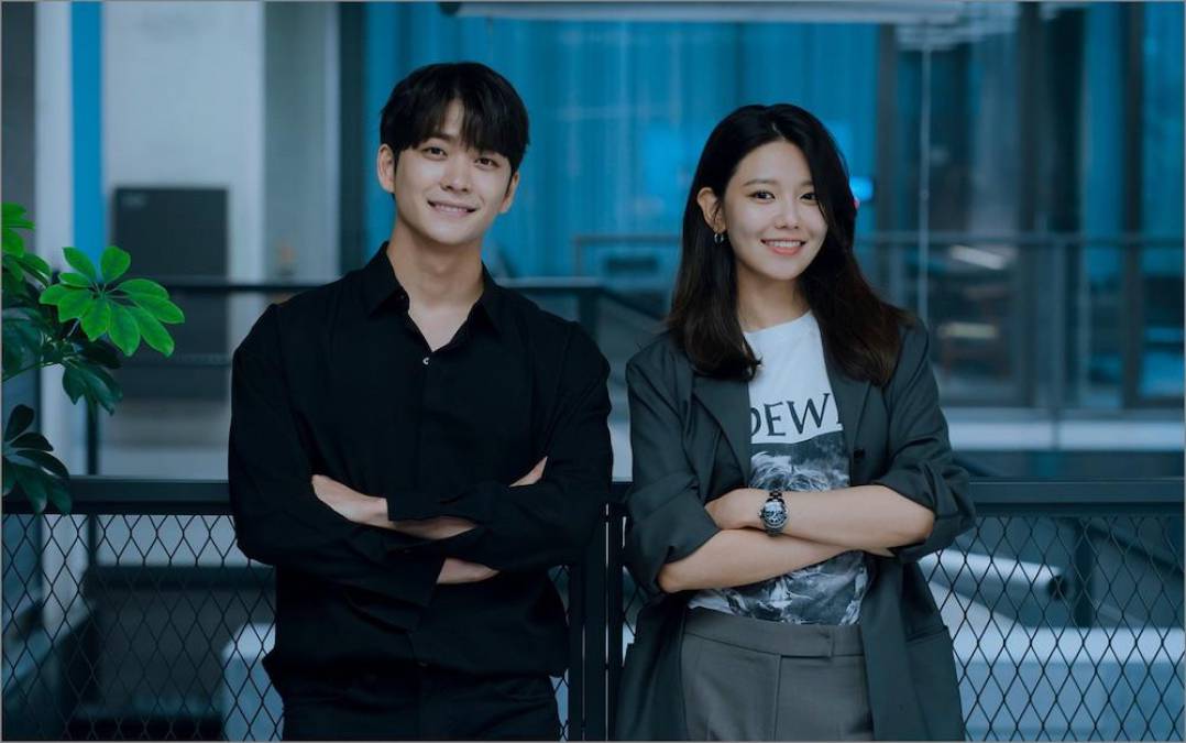 Run on es una de las series más románticas en las que ha participado Kang. En esta serie interpreta a Lee Young Hwa, un estudiante universitario de arte que comienza a tener una relación con la CEO de deportes Seo Dan Ah (Soyoung).