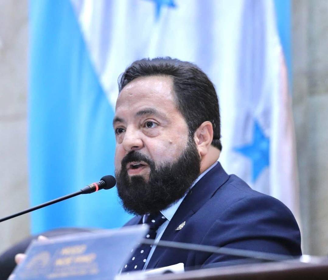 Redondo atacó a Nasralla durante su discurso brindado en el marco de la presentación de la planilla de los precandidatos a diputados y alcaldes del movimiento 28M del partido Libertad y Refundación (Libre) por el departamento de Cortés, desarrollada la mañana de este domingo en el Gimnasio Olímpico de San Pedro Sula y donde figuró la candidata del oficialismo, Rixi Moncada.