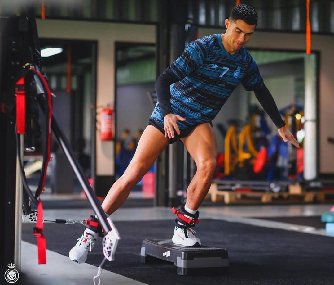 Y es que Cristiano Ronaldo cuida todas las partes de su cuerpo con mucho ejercicio en gimnasio, pero también lo ha hecho con hasta más de cinco cirugías estéticas.