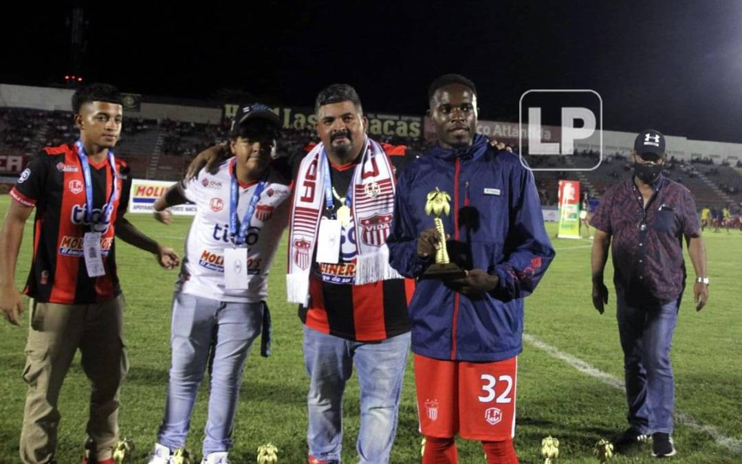 Marvin ‘La Flecha‘ Bernárdez fue reconocido como el “Goleador de la temporada”, tras sus cuatro anotaciones en el Torneo Clausura 2021-22, en la primera edición de los Premios ‘Cocotero de Oro‘ del Vida.